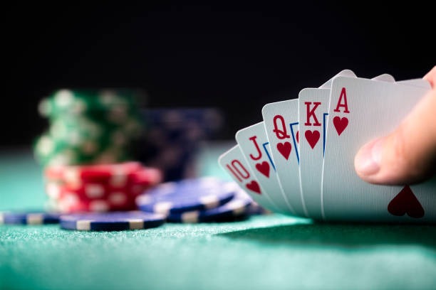 AduQ card game interface on dragon2222 mobile showing player hands and betting options